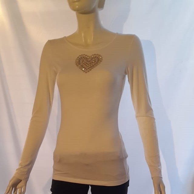 t-shirt viscosa con "cuore" borchie e strass